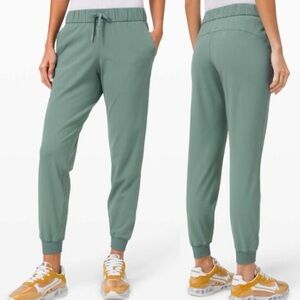LULULEMON On the Fly Jogger *Luxtreme in Tidewater Teal